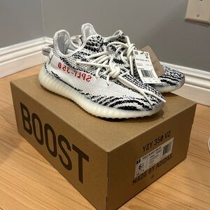 **BRAND NEW YEEZY BOOST 350 V2 ZEBRA